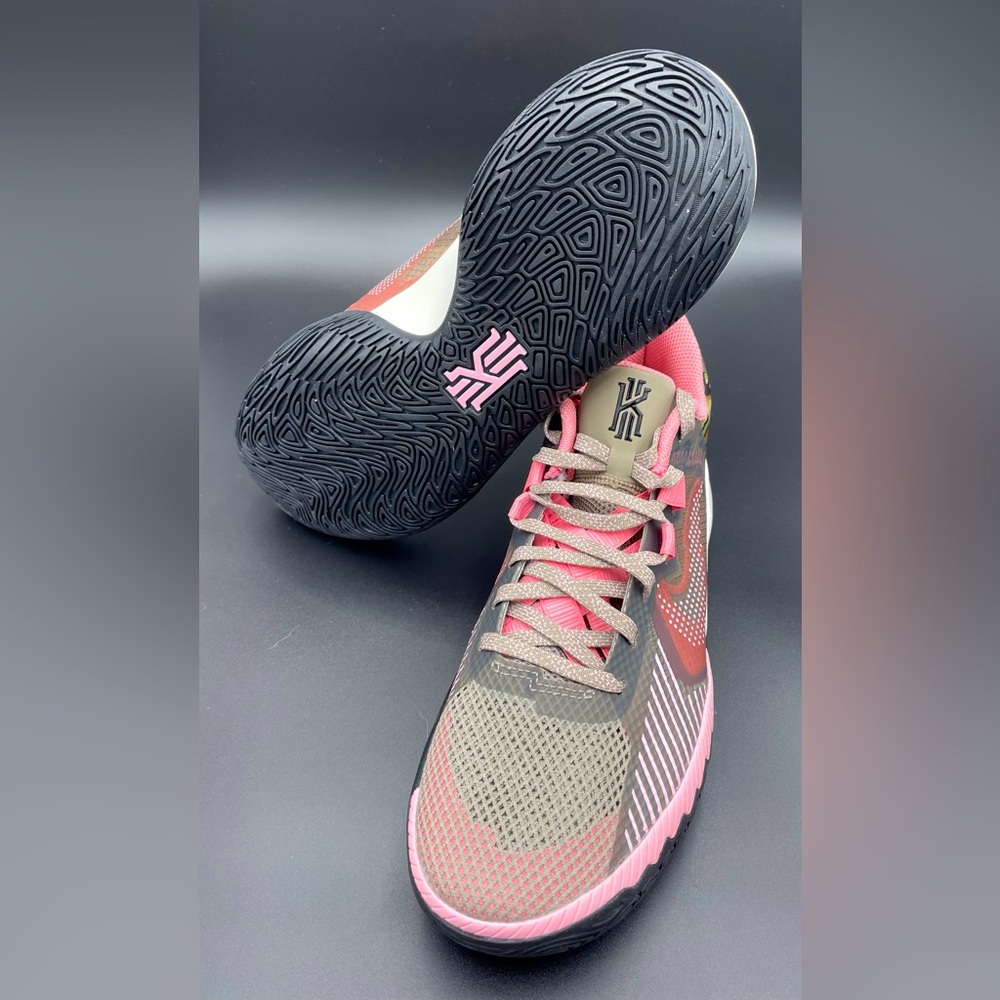 Kyrie Irvin flytrap v - Picture 2 of 14